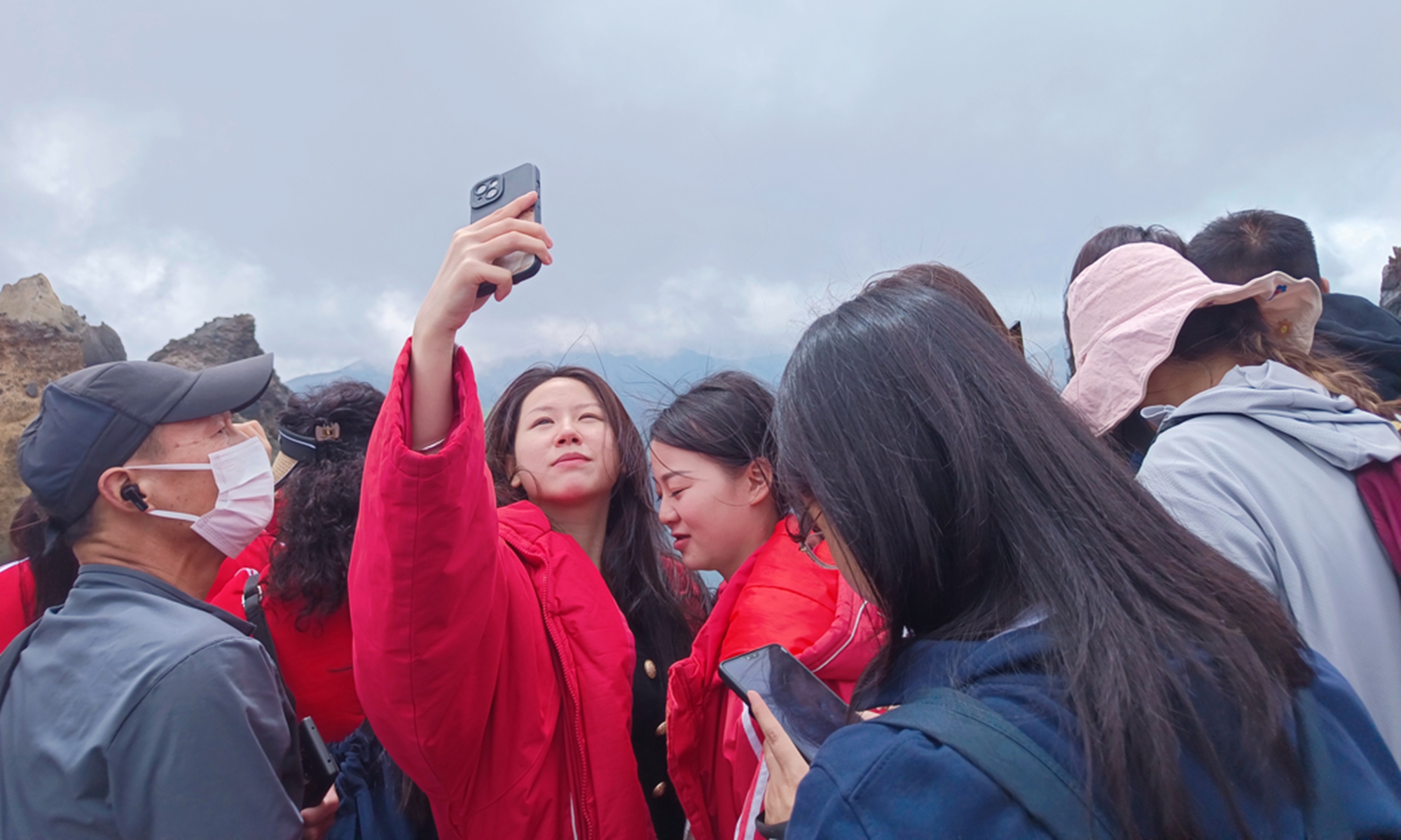 Tourists take a selfie on the Main Peak of Changbai Mountain on July 25, 2023. Photo: Zhang Yaoyu