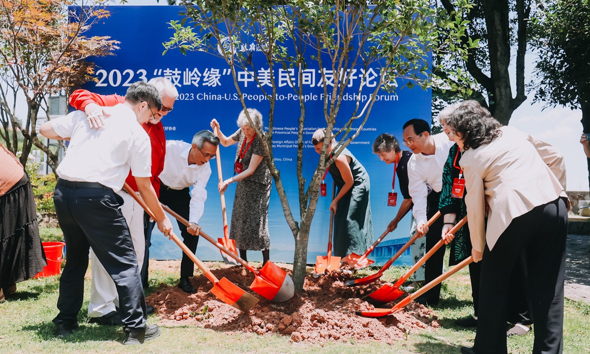 Guests plant a tree of friendship in Kuliang, East China's Fujian Province. Photo: Courtesy of Fuzhou Kuliang administrative committee