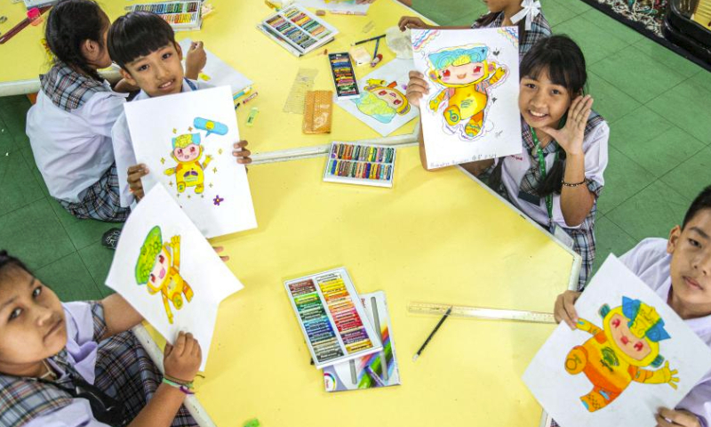 Students of the Samchaiwitaedsuksa School show the painted mascots of the Hangzhou Asian Games in Samut Sakhon, Thailand, Aug. 4, 2023. (Xinhua/Wang Teng)