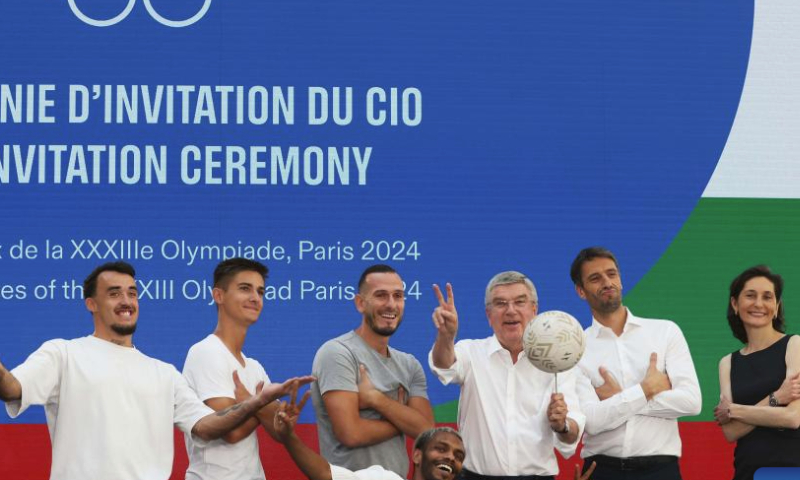 President of the International Olympic Committee (IOC) Thomas Bach (3rd R), President of the Paris 2024 Organising Committee Tony Estanguet (2nd R) and French Sports Minister Amelie Oudea-Castera (1st R) pose with dancers during a ceremony marking one year until the opening ceremony of the Paris Olympics in Saint-Denis, near Paris, France, July 26, 2023. (Xinhua/Gao Jing)