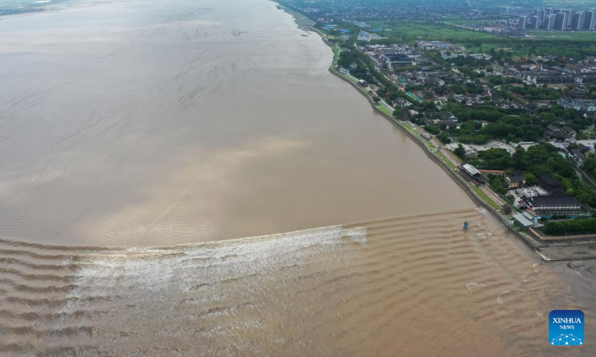 View of Qiantang River tidal bore in Zhejiang Global Times