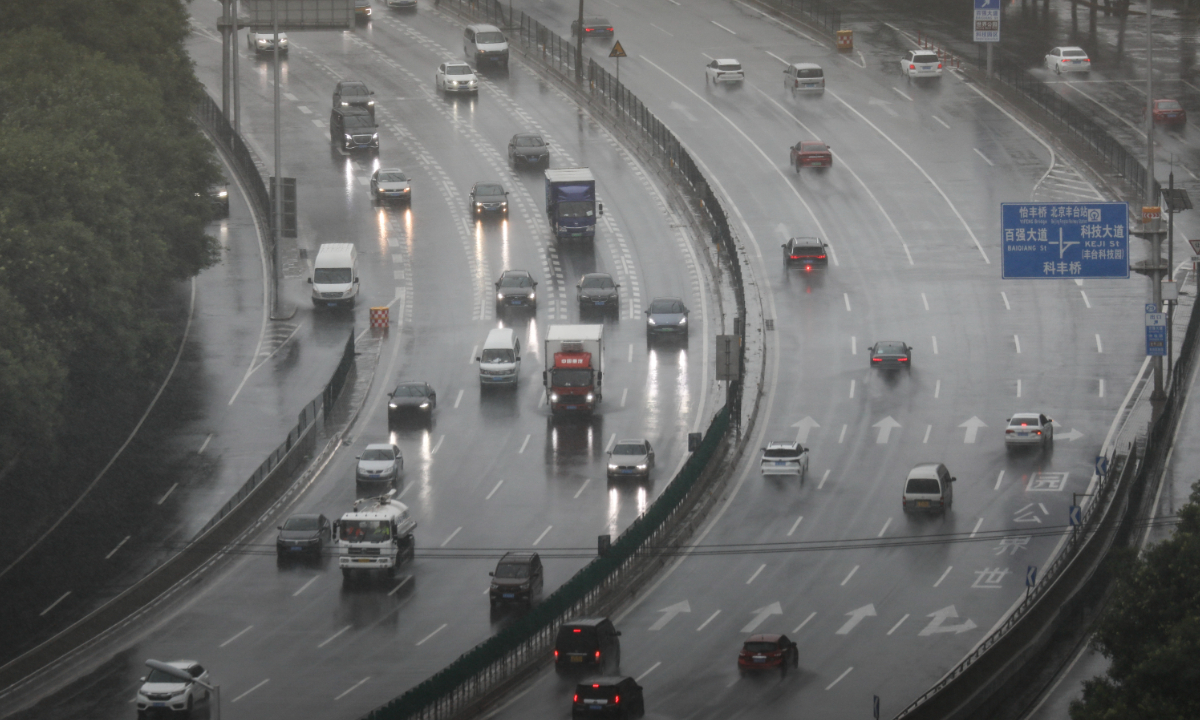 Vehicles driving on the morning of July 30, 2023 with rainfall from Typhoon Doksuri setting in across Beijing Photo: IC