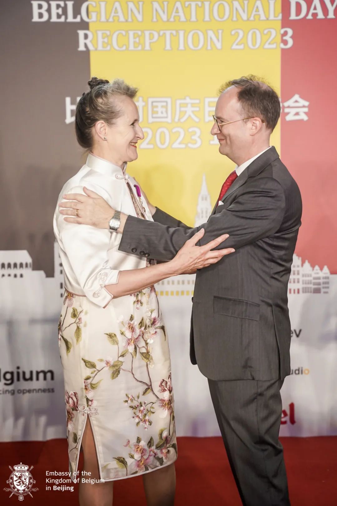 Belgian designer Jehanne de Biolley meets with Belgian Ambassador to China Jan Hoogmartens (right). Photo: Courtesy of the Belgian Embassy in Beijing