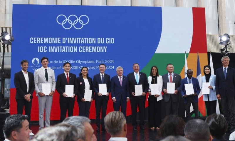 President of the International Olympic Committee (IOC) Thomas Bach (6th L) and President of the Paris 2024 Organising Committee Tony Estanguet (1st L) pose with delegates during a ceremony marking one year until the opening ceremony of the Paris Olympics in Saint-Denis, near Paris, France, July 26, 2023. (Xinhua/Gao Jing)