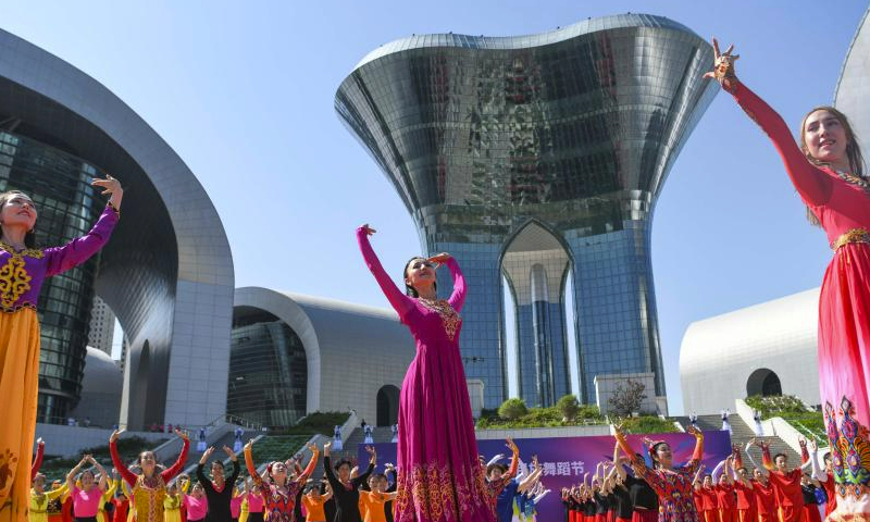 Dancers perform at a square in Urumqi, northwest China's Xinjiang Uygur Autonomous Region, on July 27, 2023.

Themed Dreams of Dance, Harmony of Silk Road, the 6th China Xinjiang International Dance Festival has attracted over 1,000 artists from countries and regions in Asia, Europe and Africa, and they are expected to stage some 60 well-known performances. (Xinhua/Hu Huhu)