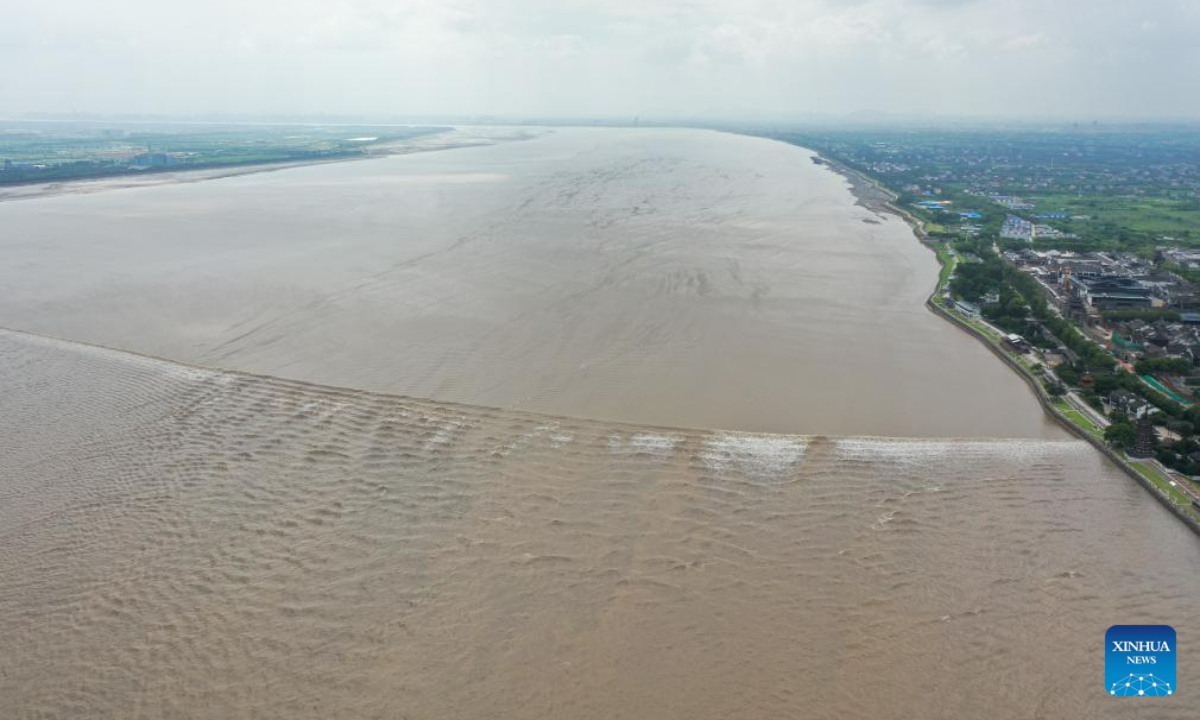 View of Qiantang River tidal bore in Zhejiang Global Times