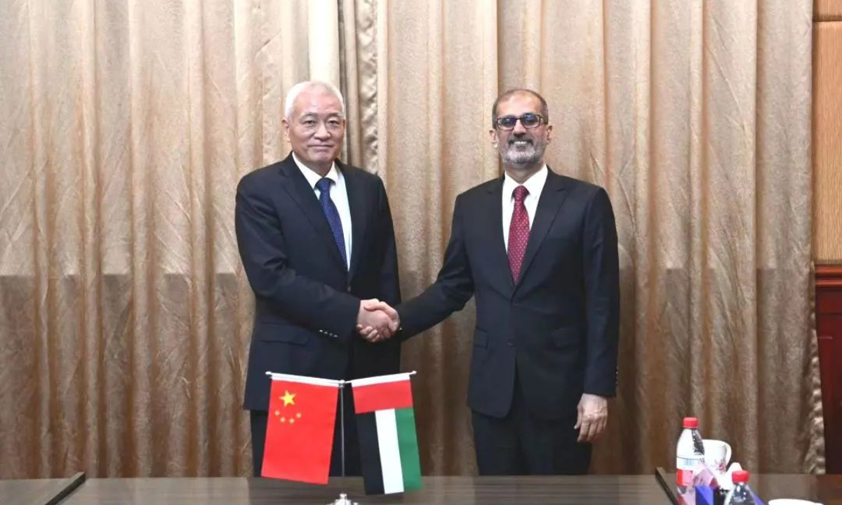 UAE Ambassador to China Hussain bin Ibrahim Al Hammadi poses for a photo with Chinese Minister of Science and Technology Wang Zhigang (left). Photo: Courtesy of the UAE Embassy in Beijing