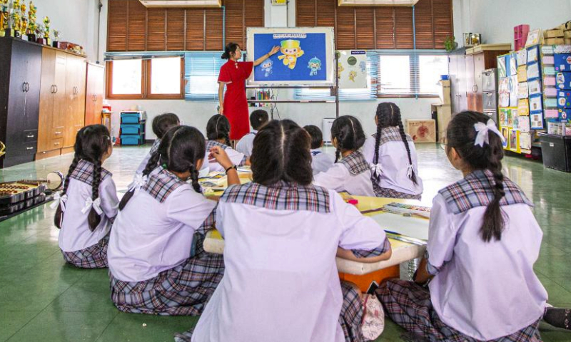 A teacher teaches students of the Samchaiwitaedsuksa School how to draw the mascots of the Hangzhou Asian Games in Samut Sakhon, Thailand, Aug. 4, 2023. (Xinhua/Wang Teng)