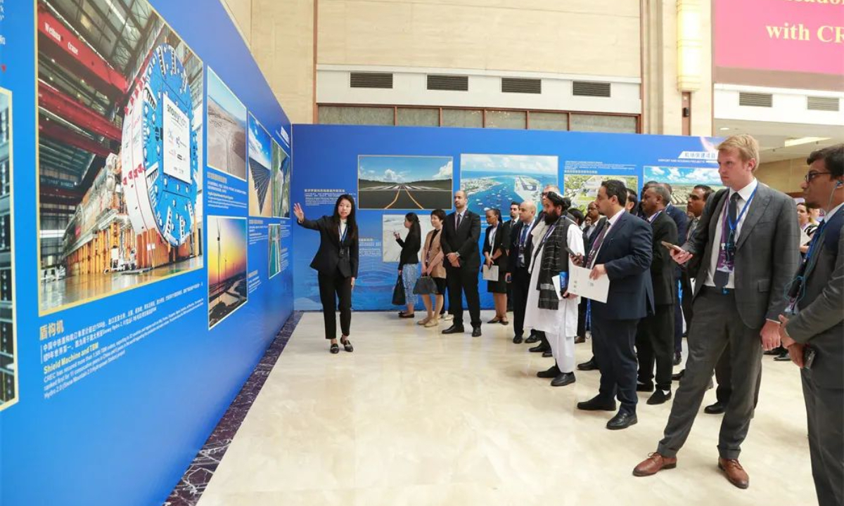 Diplomatic envoys visit the China Railway Group exhibition hall. Photo: Courtesy of the China Railway Group