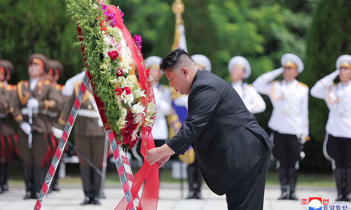 This undated picture released by North Korea's official Korean Central News Agency (KCNA) on July 26, 2023 shows North Korean leader Kim Jong Un (central) laying a wreath at the Chinese People's Volunteers Martyrs' Cemetery in South Pyongan Province ahead of the 70th anniversary of the victory of the Fatherland Liberation War. Photo: VCG