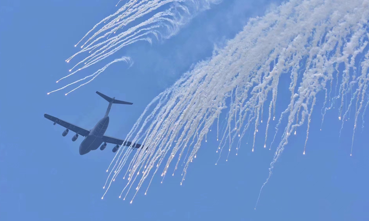 A YU-20 tanker aircraft releases jamming flares in a flight performance delivered at the Chinese People's Liberation Army Air Force open-day event held in Changchun, Northeast China's Jilin Province from July 26 to 30, 2023. Photo: Li Hao/GT
