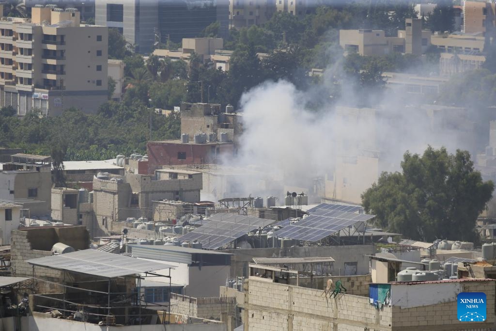 Smoke billows from burning houses in the Ain al-Helweh refugee camp near Sidon, southern Lebanon, on Aug. 1, 2023. Clashes erupted again on Tuesday in the refugee camp, hosting largely Palestinians, despite a cease-fire reached between rival factions late Monday.(Photo: Xinhua)