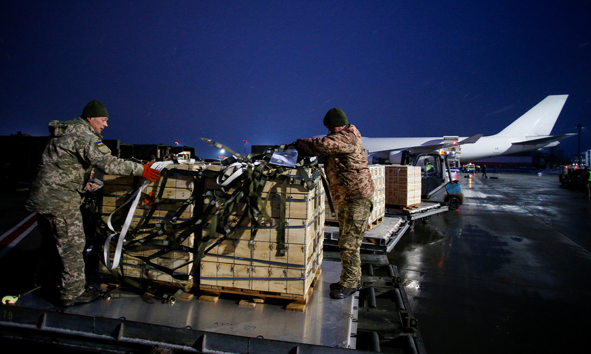 Ukrainian service members unload a shipment of military aid from the US at the Boryspil International Airport outside Kiev, Ukraine, on February 5, 2022. Photo:IC