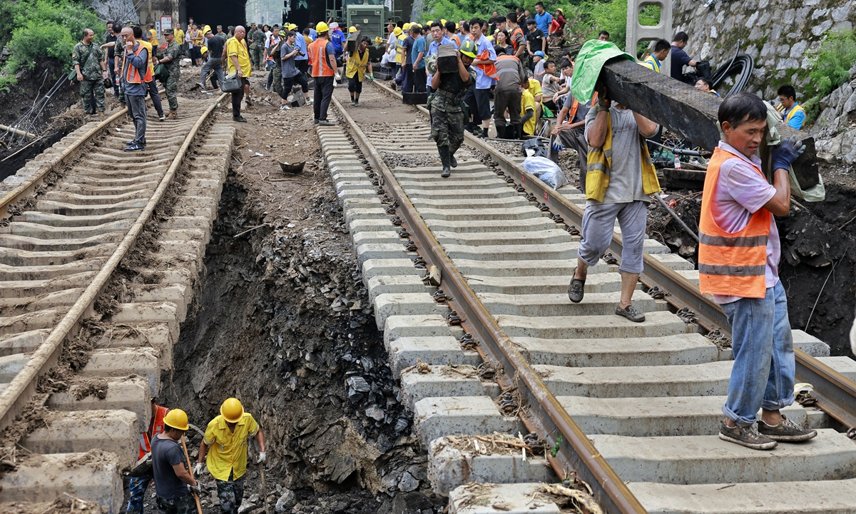 Construction teams carry out emergency repairs at night and set up 2,000 wooden sleepers to support the railway line on August 2, 2023 as the railway line connecting Beijing and Zhangjiakou, Hebei Province, was hit by a mudslide and the roadbed suffered a severe collapse. Photo: Li Hao/GT