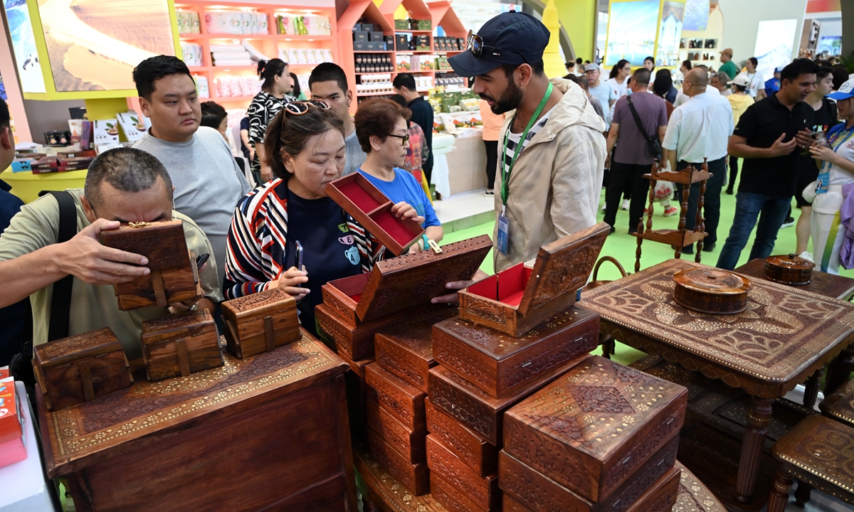 People select products at the 4th China-Mongolia Expo held in Hohhot, North China's Inner Mongolia Autonomous Region, on September 6, 2023. More than 3,000 companies and 35 countries and regions are participating in the expo. Photo: VCG