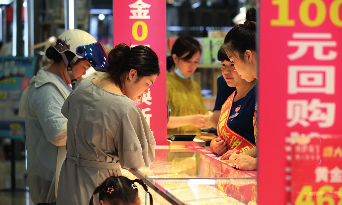 Consumers browse gold ornaments at a jewelry store in Huai'an, East China's Jiangsu Province on July 8, 2023. Photo: VCG 