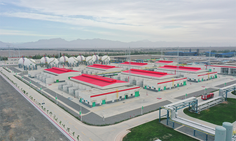 The photo shows the green hydrogen demonstration project in Kuqa city, Northwest China's Xinjiang Uygur Autonomous Region on July 11, 2023. The project marks the first one in China utilizing photovoltaic power to directly generate hydrogen on a large scale with a total investment of 3 billion yuan ($416.66 million) and can help reduce carbon dioxide emissions by 485,000 tons annually. Photo: VCG 