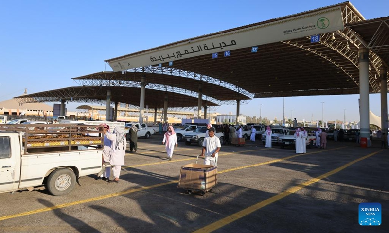 People sell boxes of dates at the Buraidah Dates Festival in Qassim, Saudi Arabia, on Aug. 7, 2023. The Buraidah Dates Festival kicked off on Monday in Saudi Arabia's central Qassim province.(Photo: Xinhua)