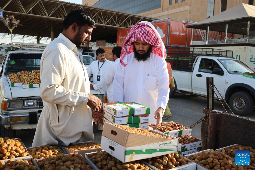 People sell boxes of dates at the Buraidah Dates Festival in Qassim, Saudi Arabia, on Aug. 7, 2023. The Buraidah Dates Festival kicked off on Monday in Saudi Arabia's central Qassim province.(Photo: Xinhua)