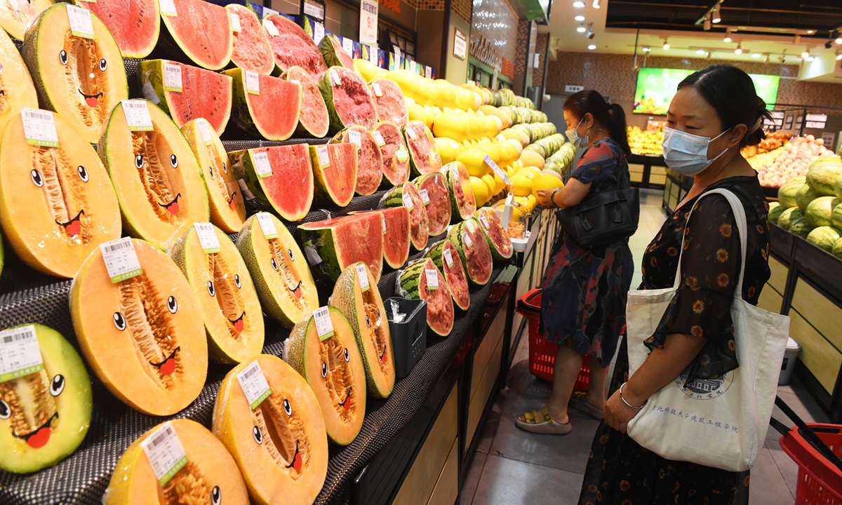 Shoppers at a local supermarket in Shijiazhuang, North China's Hebei Province on August 9, 2023 Photo: VCG