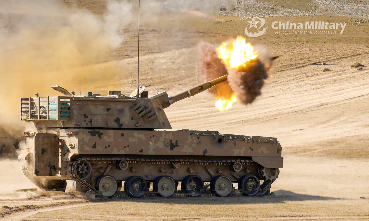 A self-propelled howitzer attached to an artillery element with a combined-arms regiment under the PLA Xinjiang Military Command fires its main weapon down range at mock targets during a live-fire training exercise recently. Photo:China Military