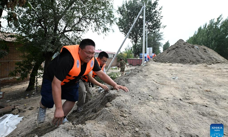 Anti-flood personnel patrol a dike in Jinghai District, north China's Tianjin Municipality, Aug. 10, 2023. Local authorities have continued the flood control and disaster relief efforts at the Taitou section of the Daqinghe River in Jinghai District of north China's Tianjin Municipality, preparing the district for any emergency.(Photo: Xinhua)
