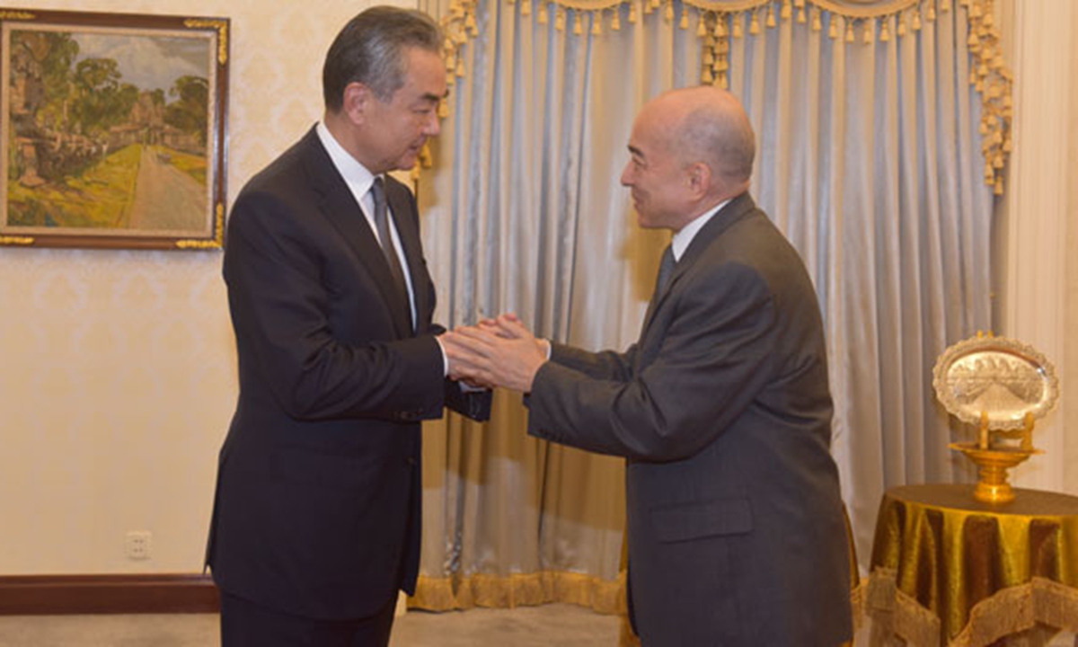 Visiting Chinese Foreign Minister Wang Yi meets with Cambodian King Norodom Sihamoni on Sunday.Photo:China's Foreign Ministry