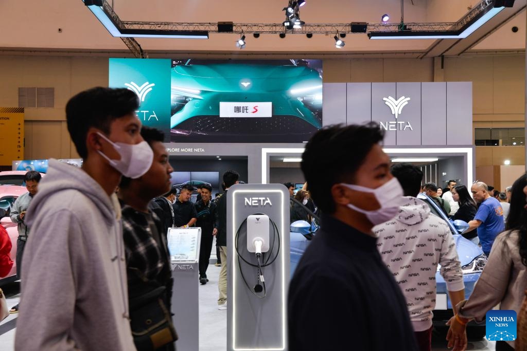 People visit the booth of Chery at the GAIKINDO Indonesia International Auto Show (GIIAS) 2023 in Tangerang of Banten province, Indonesia, Aug. 14, 2023. The GIIAS 2023 will last till Aug. 20.(Photo: Xinhua)
