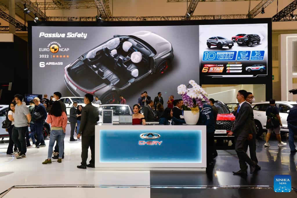 People visit the booth of Chery at the GAIKINDO Indonesia International Auto Show (GIIAS) 2023 in Tangerang of Banten province, Indonesia, Aug. 14, 2023. The GIIAS 2023 will last till Aug. 20.(Photo: Xinhua)
