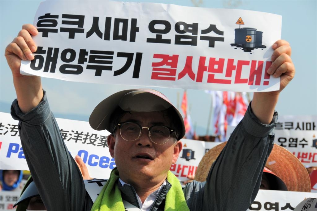 A South Korean fisherman attends a rally to oppose Japan's planned discharge of radioactive wastewater into the ocean in the southern coastal county of Goheung, South Korea, Aug. 16, 2023.(Photo: Xinhua)
