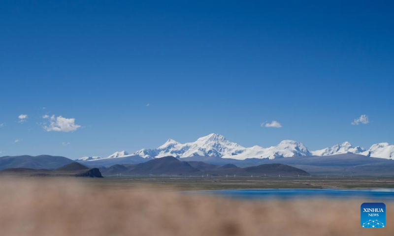 This photo taken on Sept. 2, 2023 shows the scenery of Mount Shishapangma seen from Baiku Lake in Xigaze, southwest China's Tibet Autonomous Region. (Xinhua/Chen Zepeng)