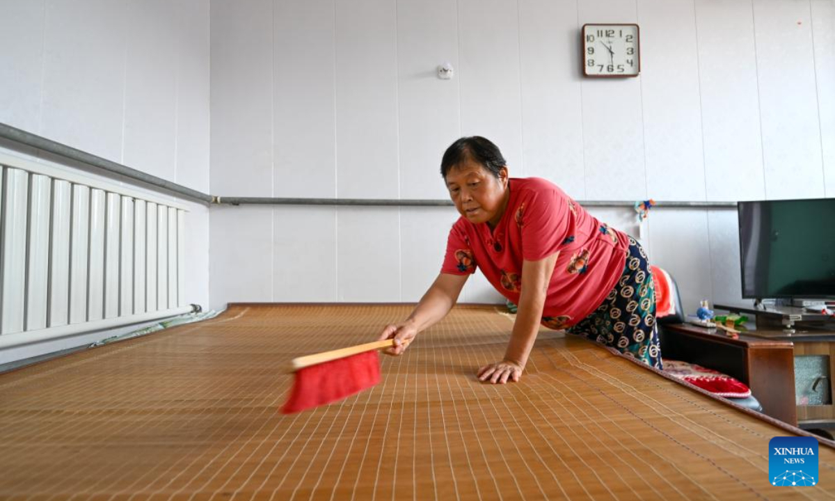 A villager arranges the bed after returning home in Shaoqidi Village of Huanghuadian Township, Wuqing District, north China's Tianjin, Aug 17, 2023. A total of 15,011 people, the last batch of those who were previously relocated from areas prone to flooding by the Yongding River, returned to their homes in 14 villages of Wuqing on Thursday. At present, the power, water, and gas supply have been restored in the villages, and the assessment and reconstruction of damaged facilities are underway in the local areas. Photo:Xinhua