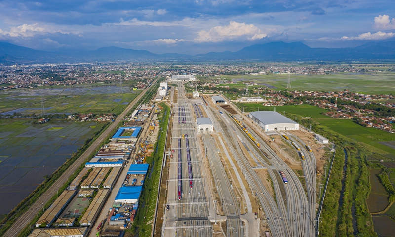 An overlook at the Tegalluar Station, Bandung, Indonesia Photo: Ren Weiyun