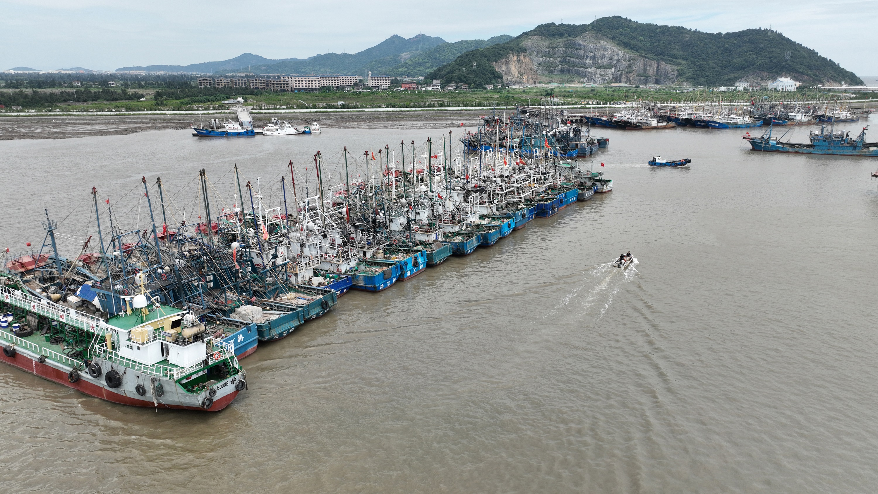 Fishing boats return to the port for shelter in East China’s Zhejiang Province on August 31, 2023. Photo: VCG
