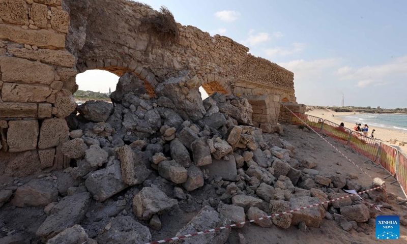 This photo taken on Aug. 20, 2023 shows the collapsed arch of the Roman aqueduct system on a beach in Caesarea, Israel. An ancient arch structure in Caesarea's famous ancient Roman aqueduct system collapsed on a beach early Friday morning. Israel Antiquities Authority said the section that collapsed was built in the time of Emperor Hadrian, some 1900 years ago. Photo: Xinhua