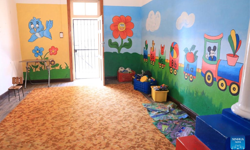 This photo taken on Aug. 11, 2023 shows a classroom of an early learning center in De Aar Town, more than 750 kilometers northeast of Cape Town, South Africa. This early learning center was funded by Longyuan South Africa Renewables of China Longyuan Power Group Corporation Limited, which has funded the establishment of four early learning centers in De Aar to provide education for children from poor families.(Photo: Xinhua)