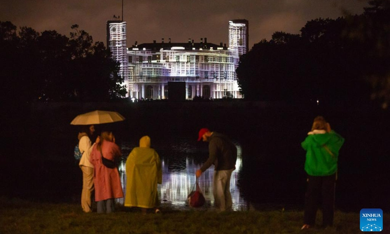 People visit a light show at the Gatchina Palace and Estate Museum near St. Petersburg, Russia, Aug. 19, 2023. The Gatchina Palace and Estate Museum hosted an international light art festival from Aug. 17 to Aug. 19, attracting multimedia professionals from various countries to demonstrate their artworks. Photo: Xinhua