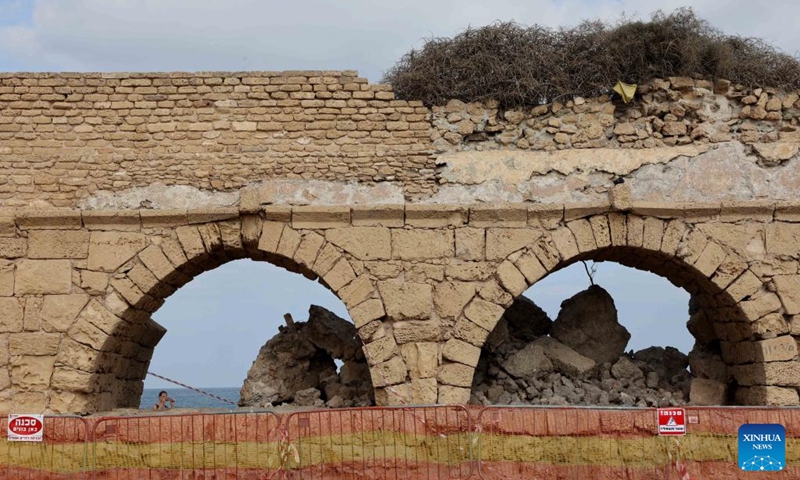 This photo taken on Aug. 20, 2023 shows the collapsed arch of the Roman aqueduct system on a beach in Caesarea, Israel. An ancient arch structure in Caesarea's famous ancient Roman aqueduct system collapsed on a beach early Friday morning. Israel Antiquities Authority said the section that collapsed was built in the time of Emperor Hadrian, some 1900 years ago. Photo: Xinhua
