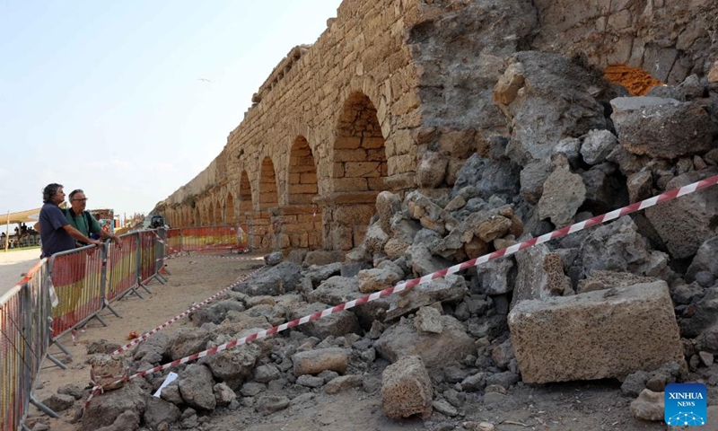 This photo taken on Aug. 20, 2023 shows the collapsed arch of the Roman aqueduct system on a beach in Caesarea, Israel. An ancient arch structure in Caesarea's famous ancient Roman aqueduct system collapsed on a beach early Friday morning. Israel Antiquities Authority said the section that collapsed was built in the time of Emperor Hadrian, some 1900 years ago. Photo: Xinhua