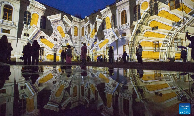 People visit a light show at the Gatchina Palace and Estate Museum near St. Petersburg, Russia, Aug. 19, 2023. The Gatchina Palace and Estate Museum hosted an international light art festival from Aug. 17 to Aug. 19, attracting multimedia professionals from various countries to demonstrate their artworks. Photo: Xinhua