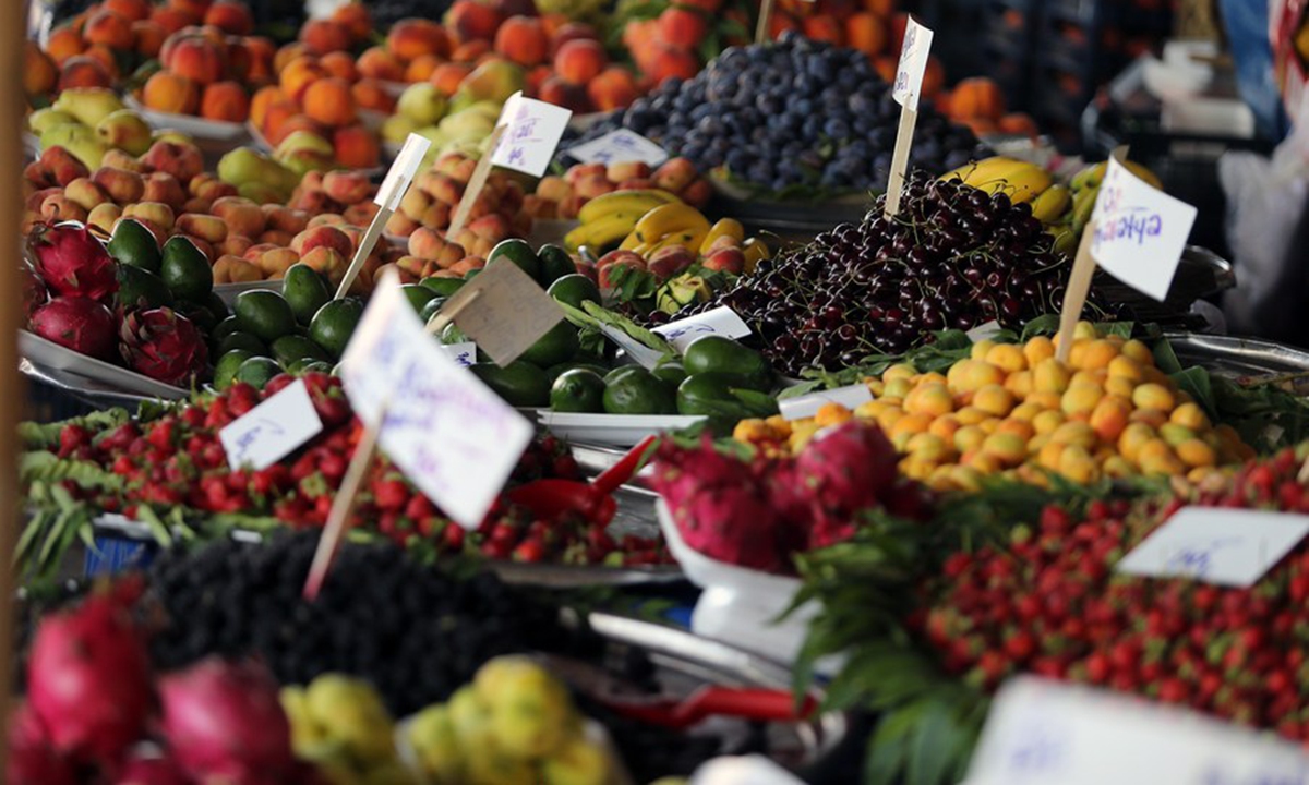 This photo taken on Aug. 17, 2023 shows a view of a fruit and vegetable market in Ankara, Türkiye.(Photo by Mustafa Kaya/Xinhua)




