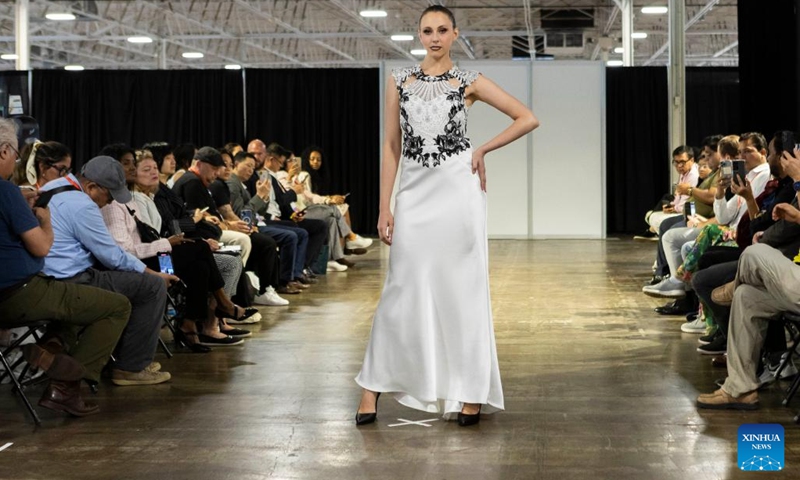 A model presents a creation during a Chinese brands fashion show at the 2023 Apparel Textile Sourcing Trade Show in Toronto, Canada, on Aug. 22, 2023.(Photo: Xinhua)