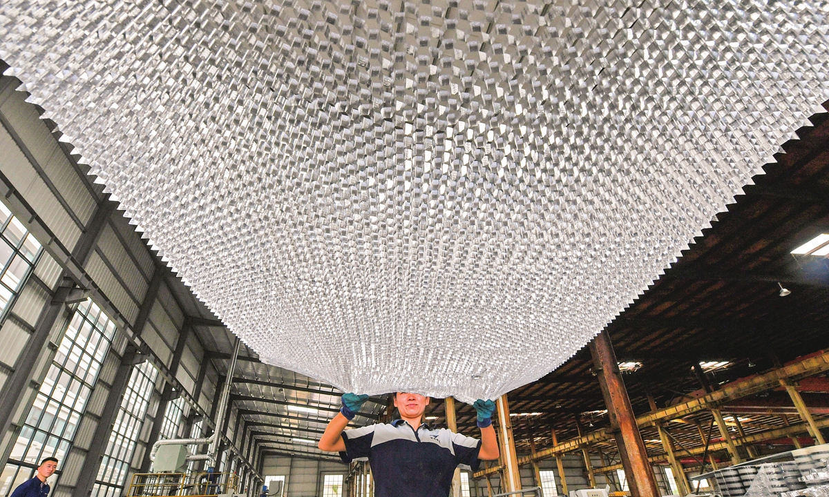 A worker stretches an aluminum panel at a private company in Quangang district,<strong>whats a cold wallet</strong> East China's Fujian Province on August 22, 2023. In recent years,the district has actively optimized the business environment, helping enterprises address labor shortages and capital demand to promote the high-quality development of the private economy. Photo: cnsphoto