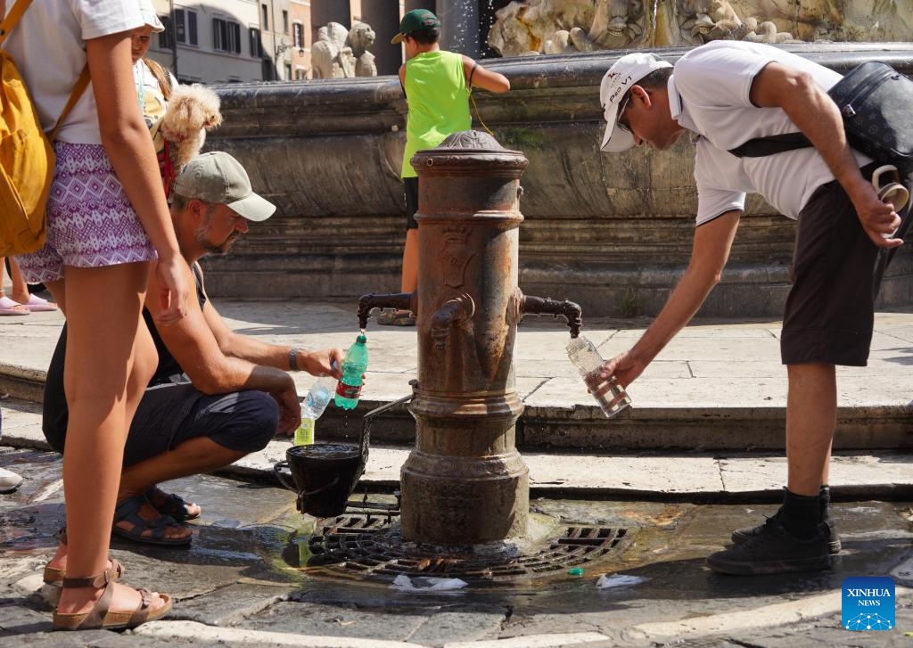 People fill up bottles with water near the Pantheon in Rome, Italy, on Aug. 22, 2023. Italy is in the grip of its third major heatwave of this summer, as the hottest two-year period on record continues in the country.(Photo: Xinhua)