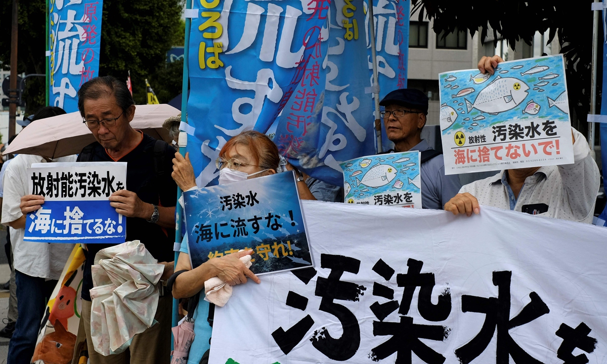 Japanese protesters hold signs reading Don't throw radioactive contaminated water into the sea! and Don't throw polluted water into the sea, as they take part in a rally against the Japanese government's plan to dump contaminated wastewater from the crippled Fukushima Daiichi power plant into the ocean, outside the prime minister's office in Tokyo on August 22, 2023. Photo: VCG
