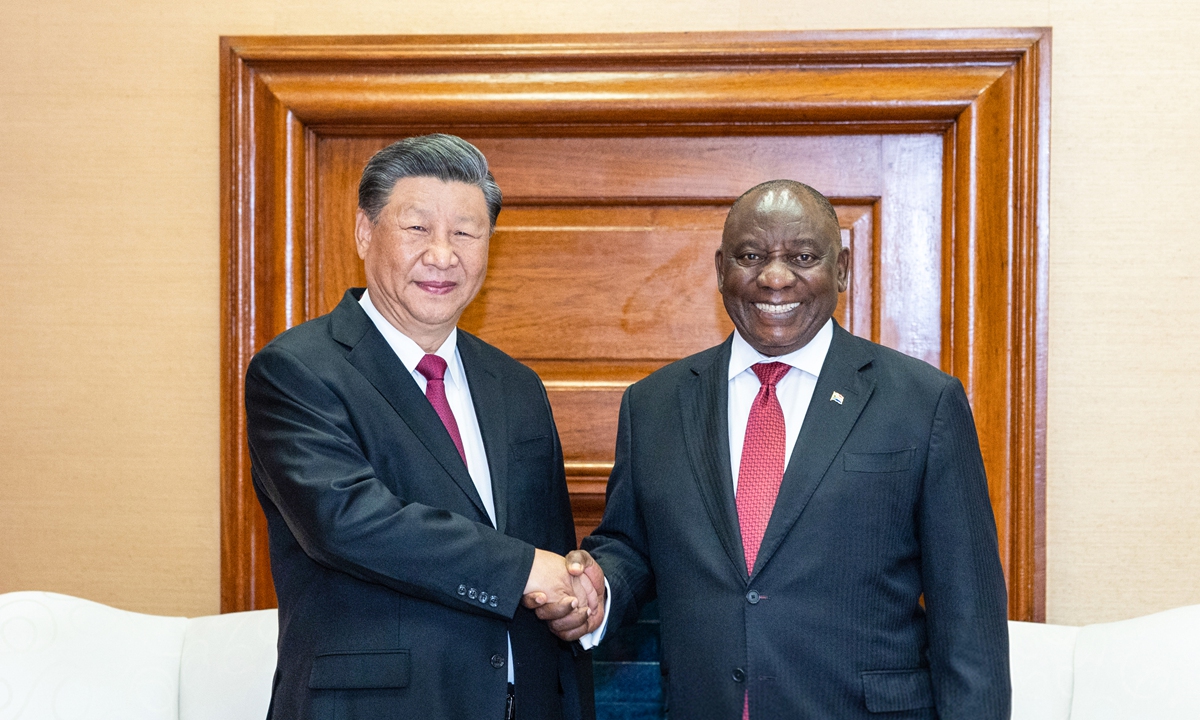 Chinese President Xi Jinping shakes hands with South African President Cyril Ramaphosa on August 22, 2023. Xi arrived in Johannesburg on Monday to attend the 15th BRICS Summit, and to pay a state visit to South Africa. Photo: Xinhua