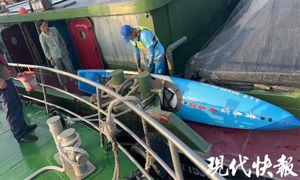 Man is stopped after drifting on paddleboard for a month in Yangtze River on August 20, 2023. Photo: Modern Express