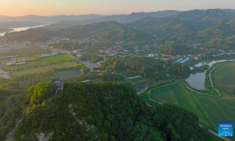 This aerial photo taken on Aug. 23, 2023 shows the scenery of Hushan section of the Great Wall in Dandong City, northeast China's Liaoning Province.(Photo: Xinhua)