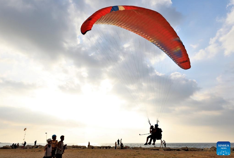 A paragliding tourist and a pilot are about to touch down at a landing site near Jounieh Bay, Lebanon, on Aug. 26, 2023. Photo: Xinhua