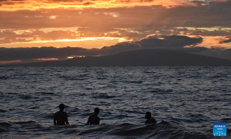 Photo taken on Aug. 21, 2023 shows people swimming in the sea in Maui, Hawaii, the United States. The devastating wildfires that ravaged the Hawaiian island of Maui were a bitter blow to the island's tourism industry, but local residents and business leaders expect more tourists will come back as the island embarks on a long road ahead for recovery. Photo: Xinhua